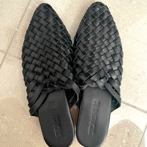 At. Agni leather mules